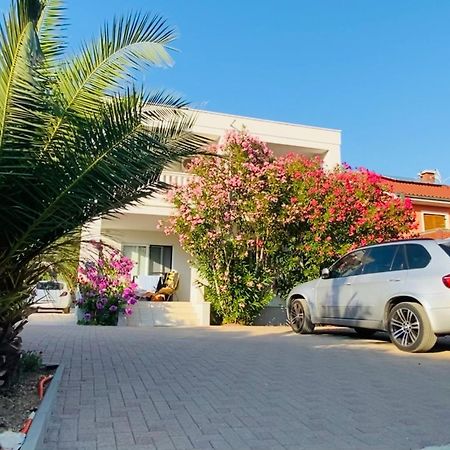 Mr. Hall Apartments Barbat na Rabu Екстериор снимка