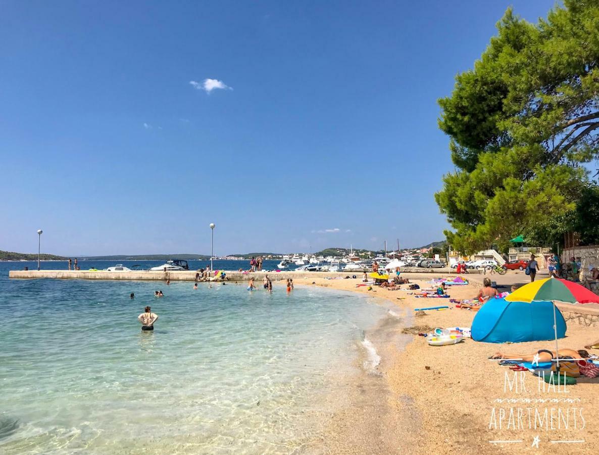 Mr. Hall Apartments Barbat na Rabu Екстериор снимка