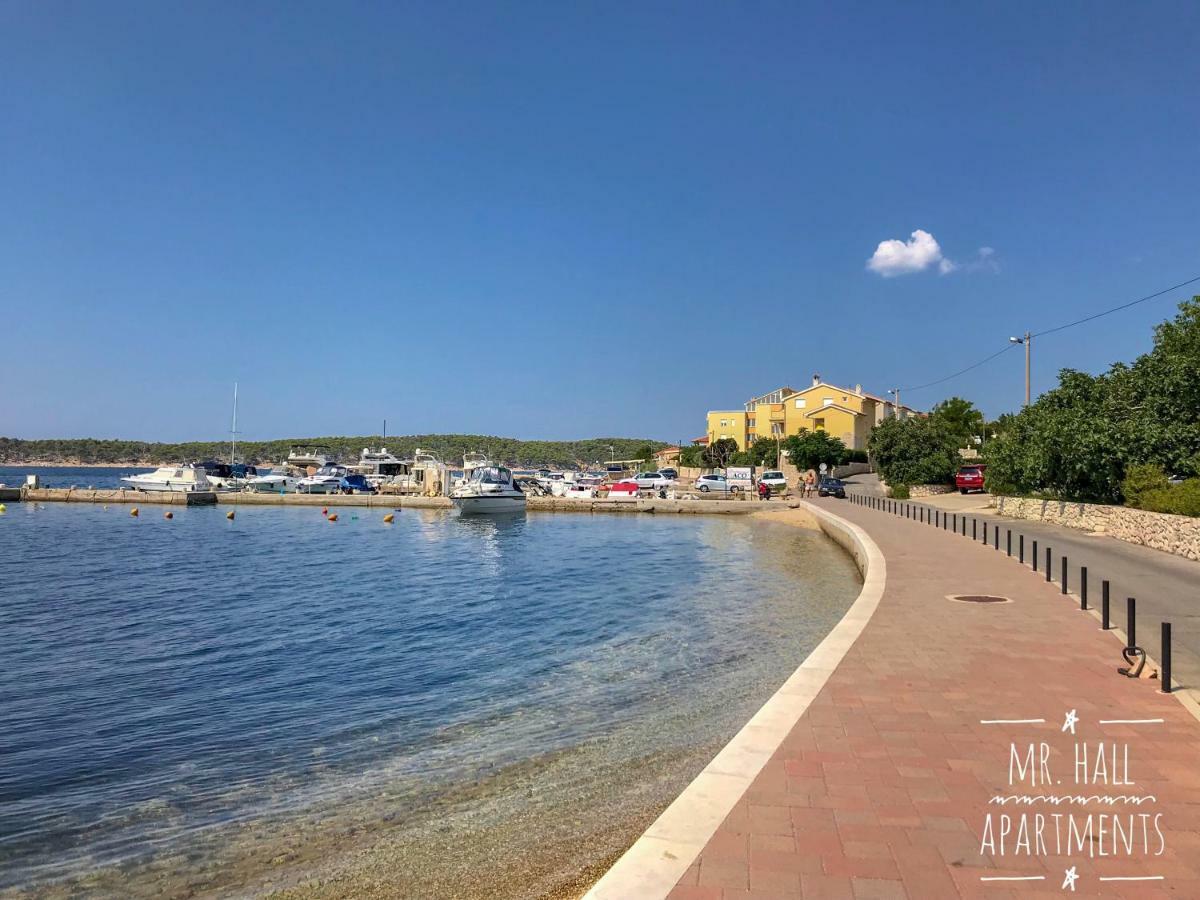 Mr. Hall Apartments Barbat na Rabu Екстериор снимка