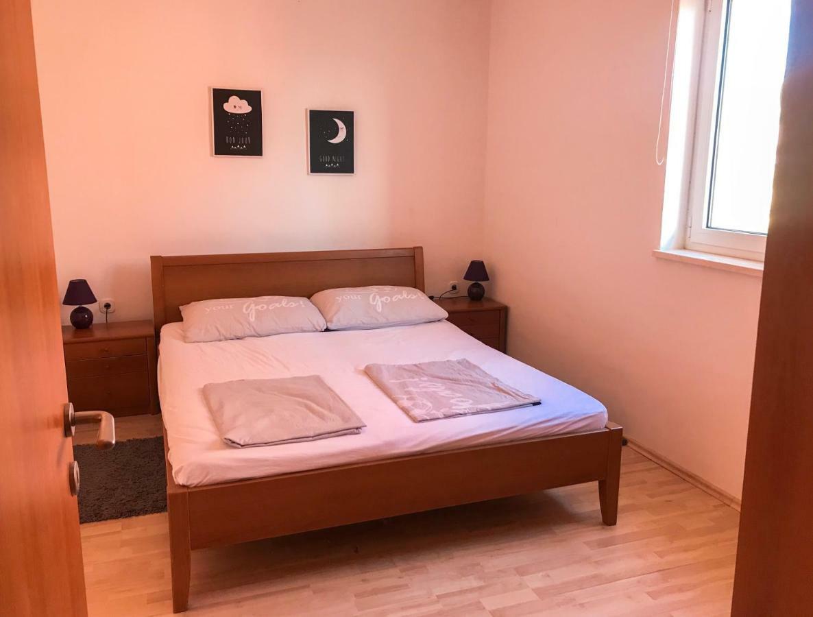 Mr. Hall Apartments Barbat na Rabu Екстериор снимка
