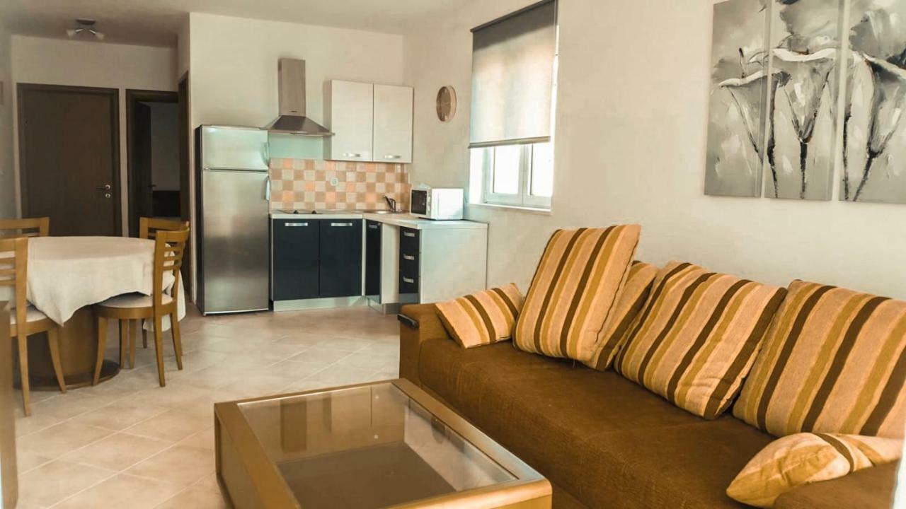 Mr. Hall Apartments Barbat na Rabu Екстериор снимка